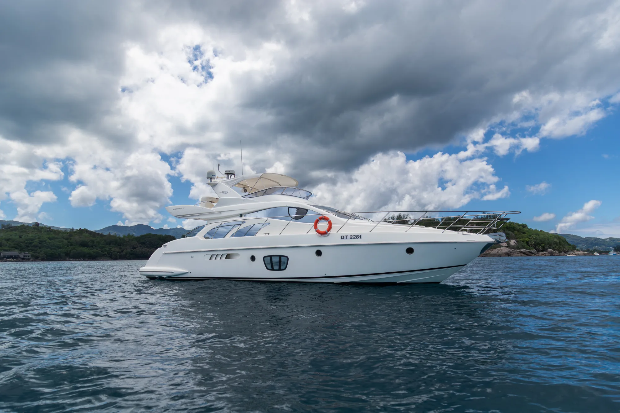 Azimut Oliviia 55 ft 55 ft Yacht for 12 Persons